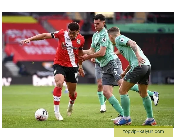 凯泽斯劳滕中场组织能力持续提升，近期比赛调度表现稳健